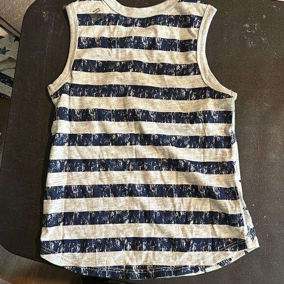 First impressions sleeveless shirt - Picture 2 of 2